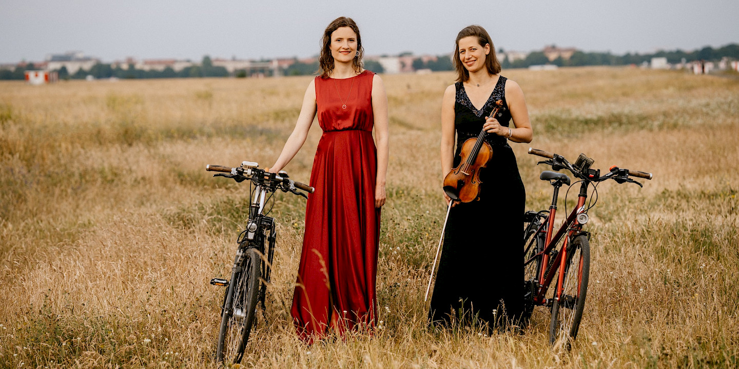 Anna-Luise Oppelt und Mareike Neumann – Bach by Bike Ensemble