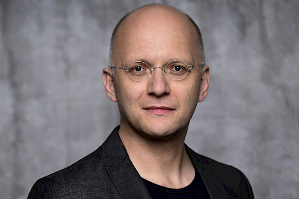 Mit Pauken und Trompeten