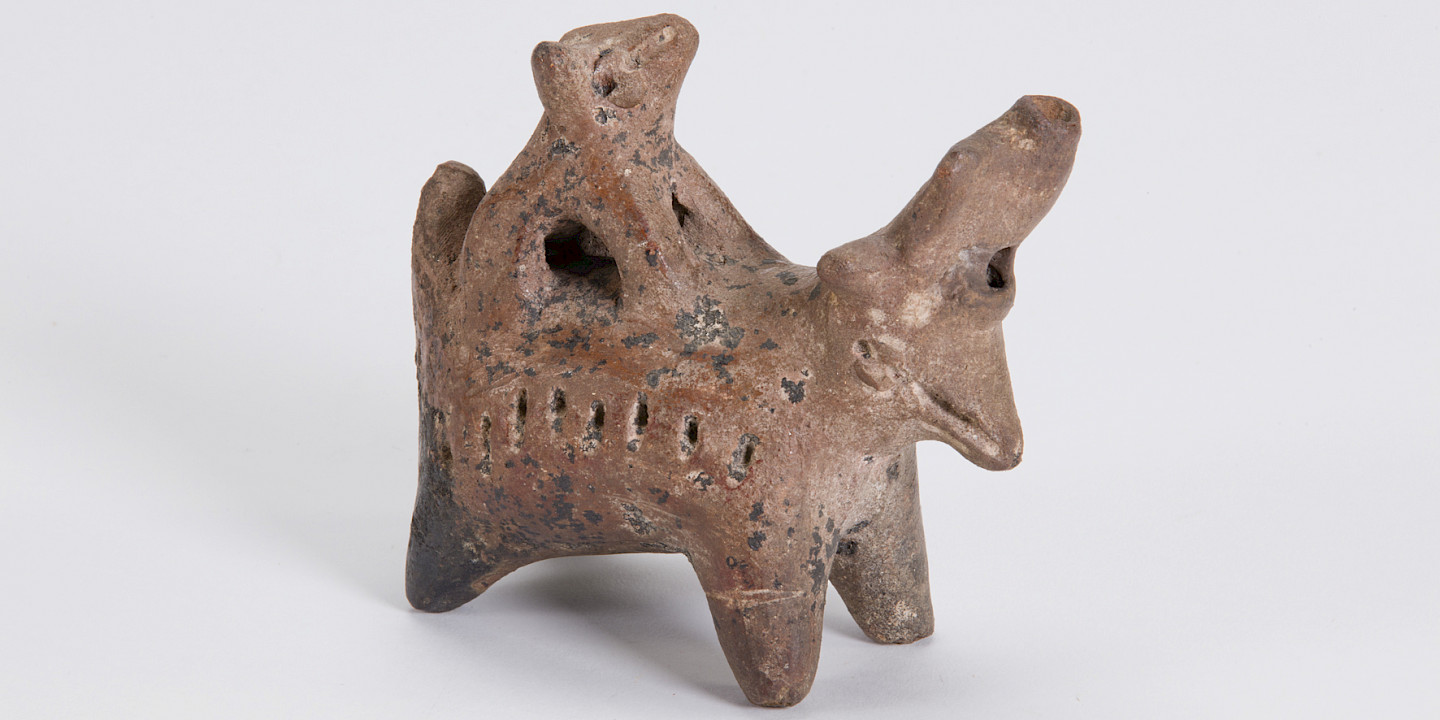 Aztekische Gefäßpfeife mit Rassel, Mexiko