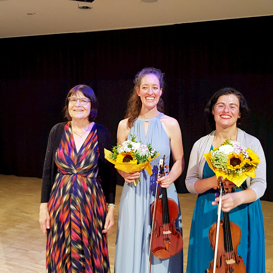 Dorothee Eberhardt/ Komposition mit Elisabeth Maria Krauß und Anna Kakutia/Geige © gedok-muc