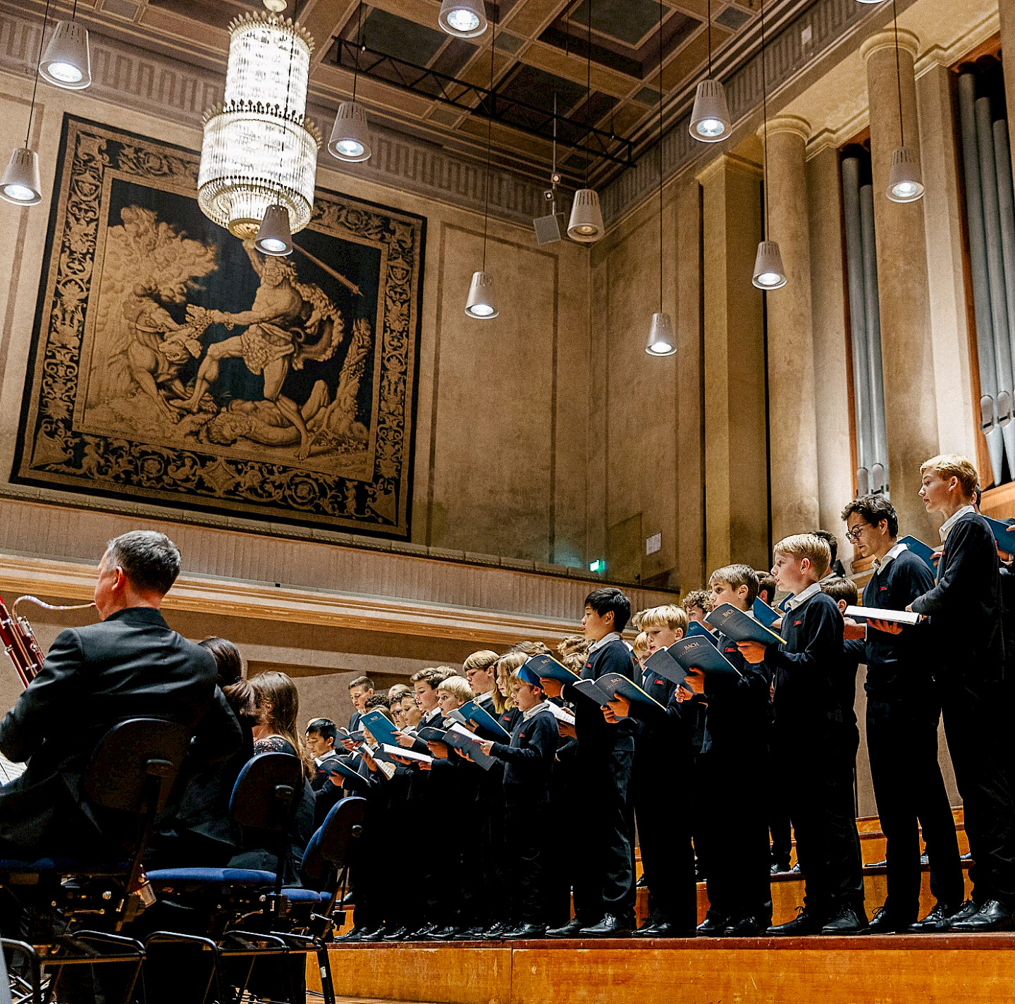 Der Münchner Knabenchor bei seinem Jubiläumskonzert 2024, im Herkulessaal der Residenz München