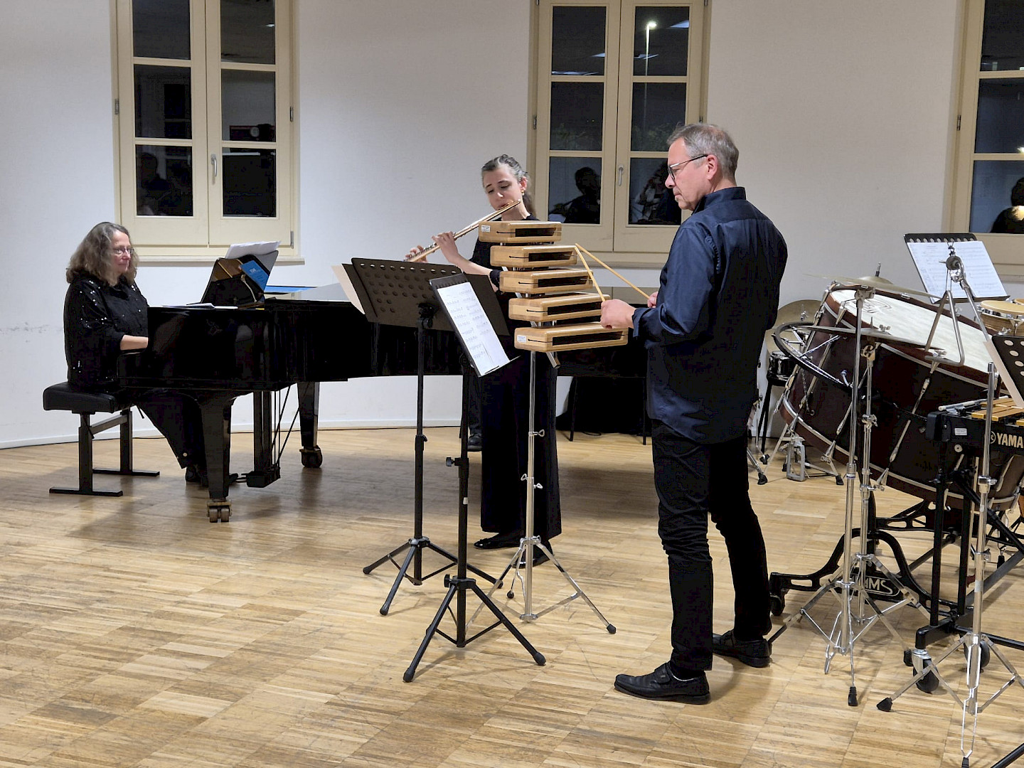 „Goldberg träumt ...“ in Concert: v. l. Dorothea Hofmann (p), Agnes Mayr (fl), Stefan Blum (perc)